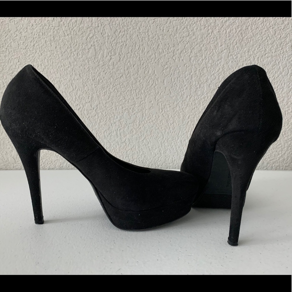 LC Lauren Conrad black suede pumps
